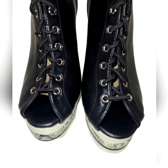 AKIRA Azalea Wang Thinking Out Loud Chunky Heel Bootie Black Size 8.5 New - Picture 5 of 9